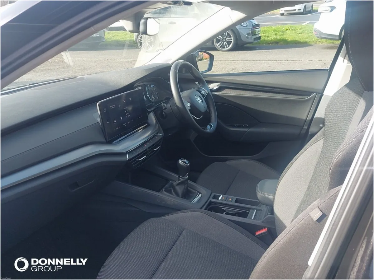 Skoda OCTAVIA Hatchback SE - Image 2