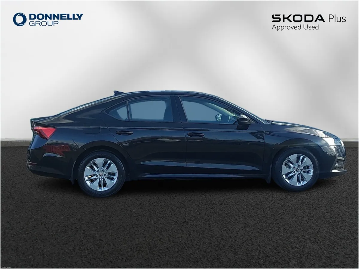 Skoda OCTAVIA Hatchback SE - Image 4