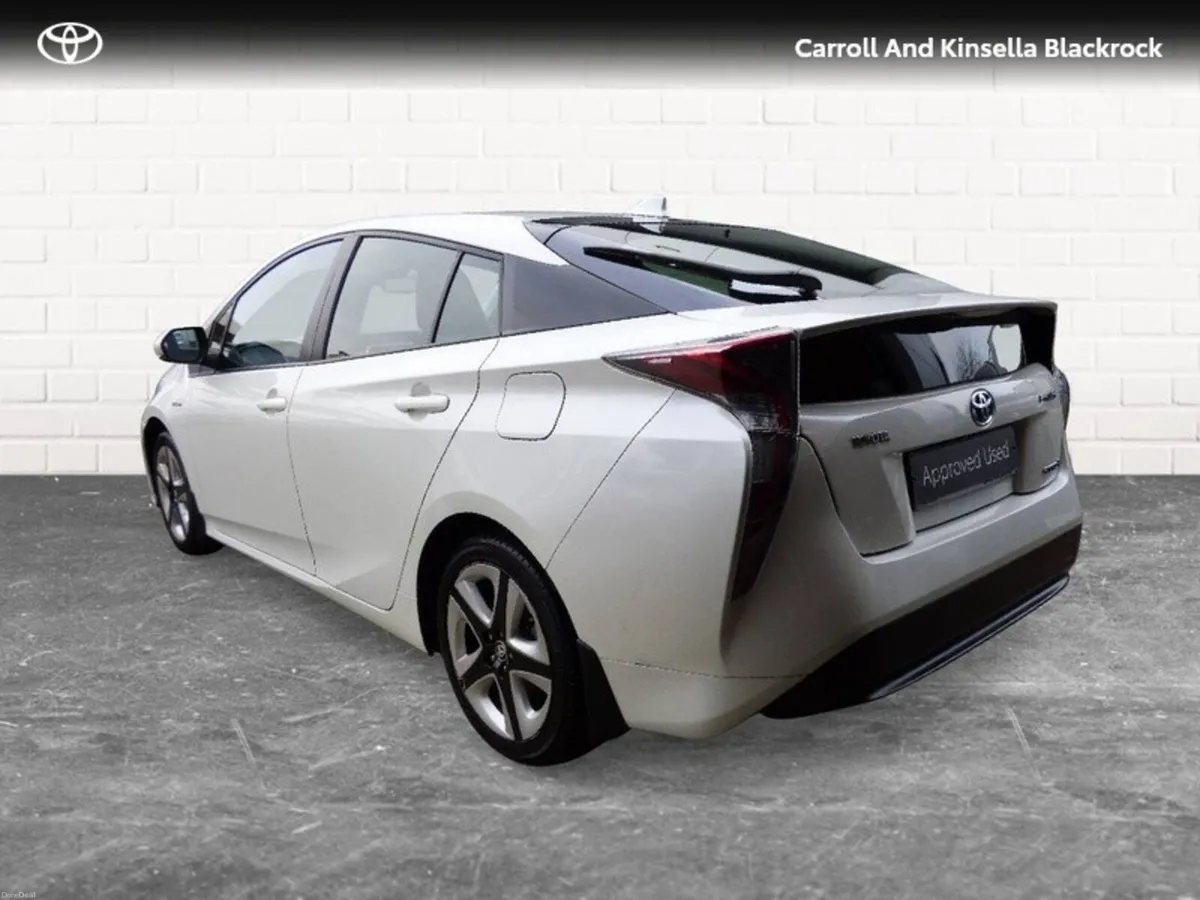 Toyota Prius Hybrid Luxury - Image 2