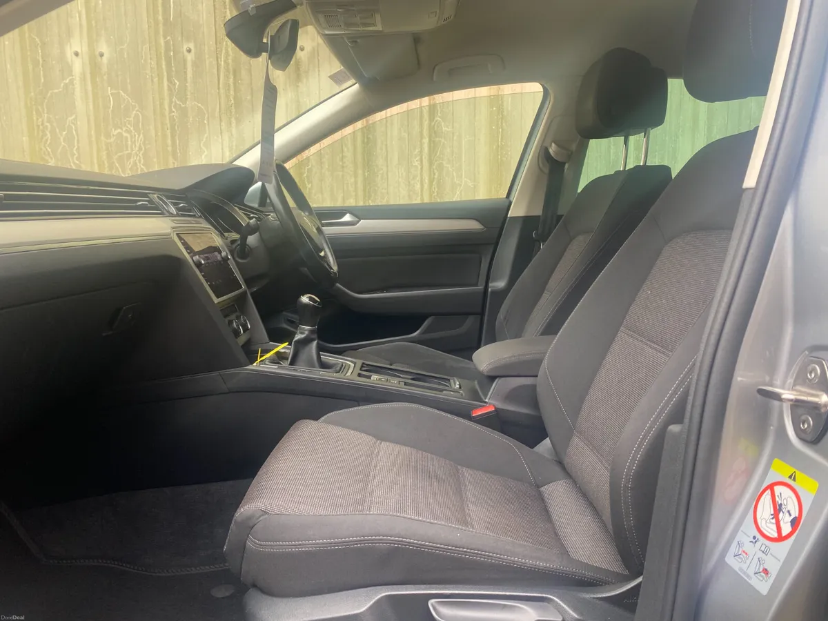 Volkswagen Passat 2018//SAT NAV//CAMERA// - Image 5