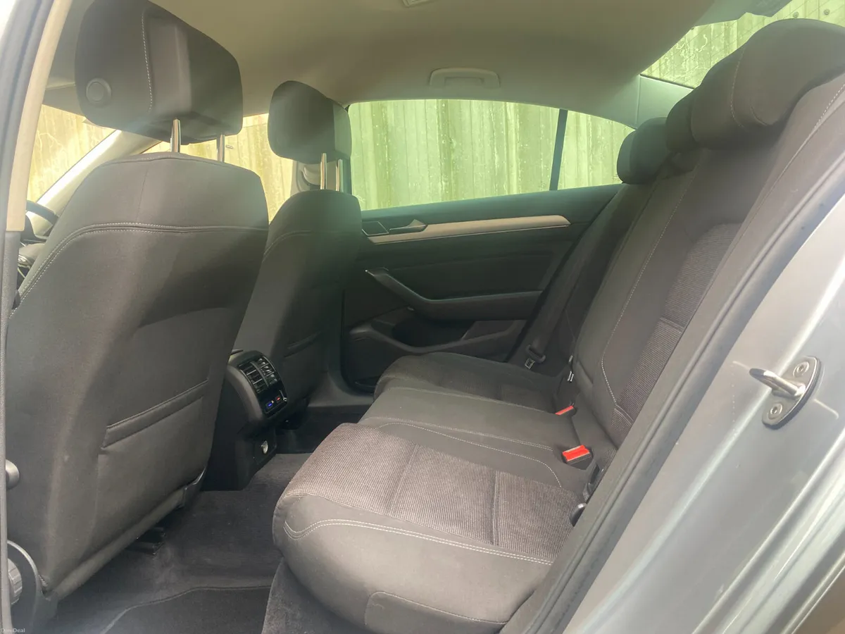 Volkswagen Passat 2018//SAT NAV//CAMERA// - Image 6