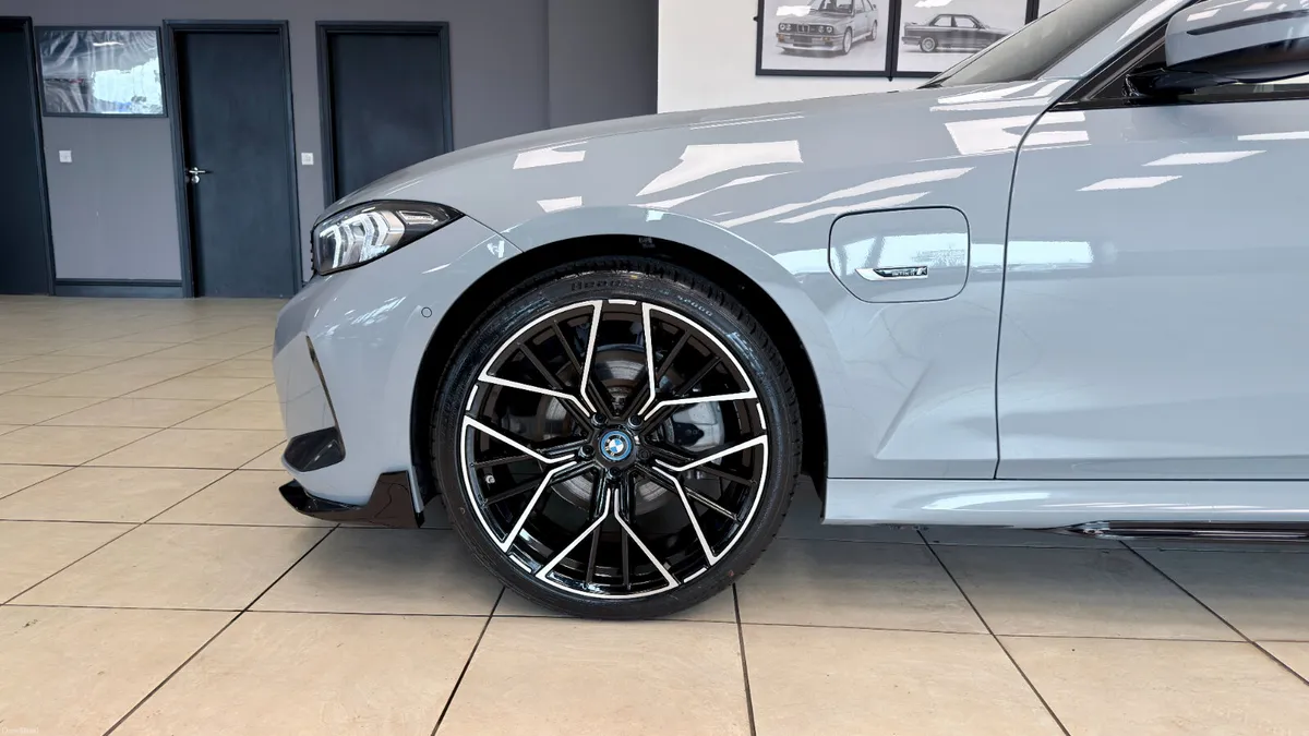BMW 330E MSPORT - Image 2