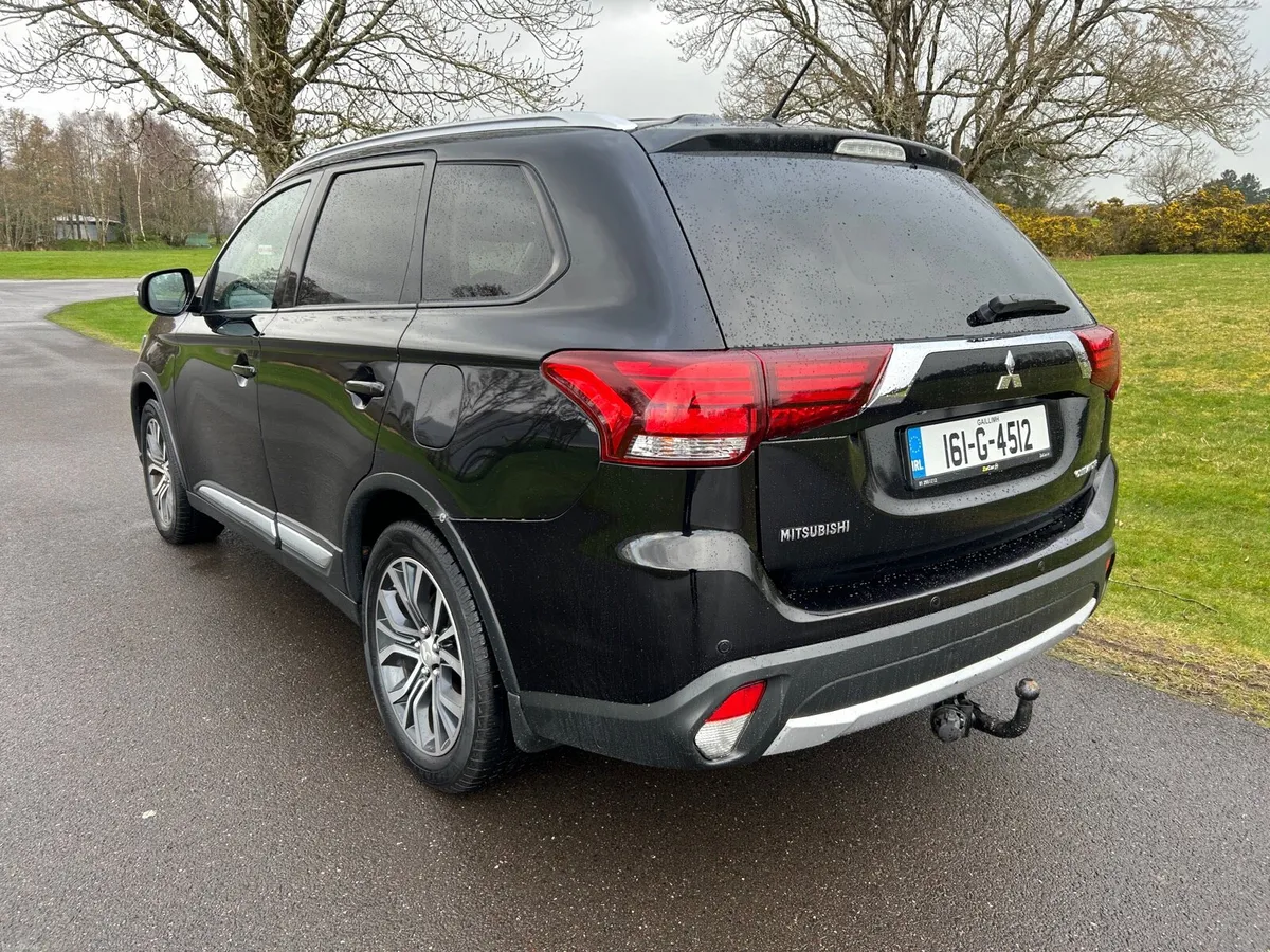 2016 Mitsubishi Outlander 4x4 Automatic 7 seats - Image 4