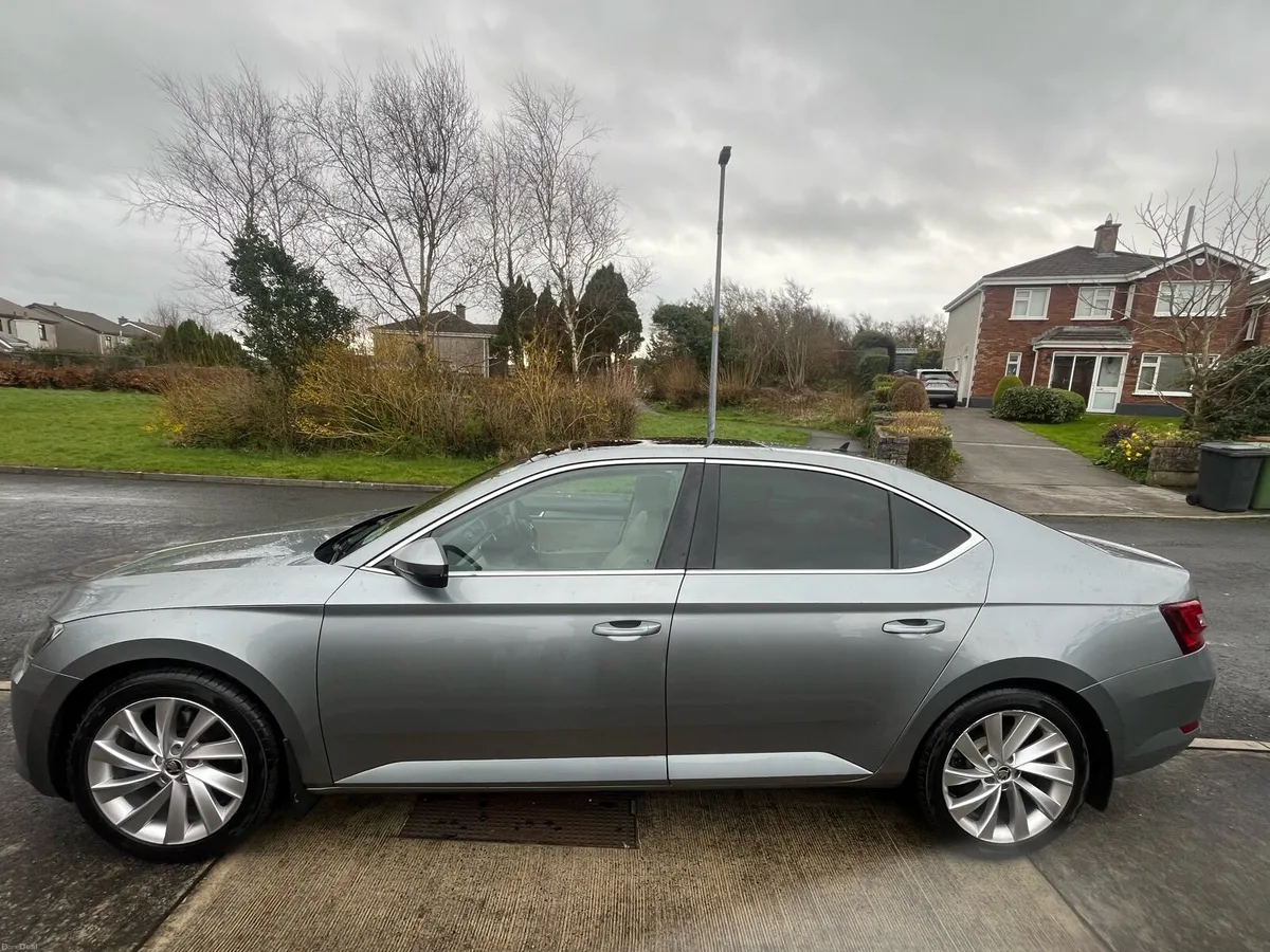 Skoda Superb - Image 4