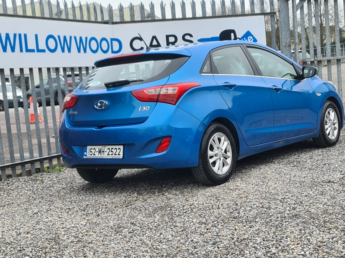 Hyundai i30 1.6crdi 5dr deluxe 2015 low miles - Image 2