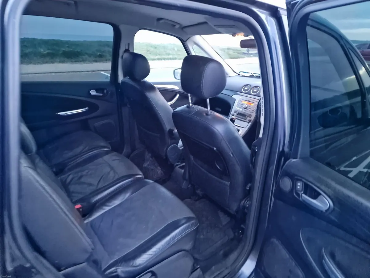Ford Galaxy 2010 - Image 2
