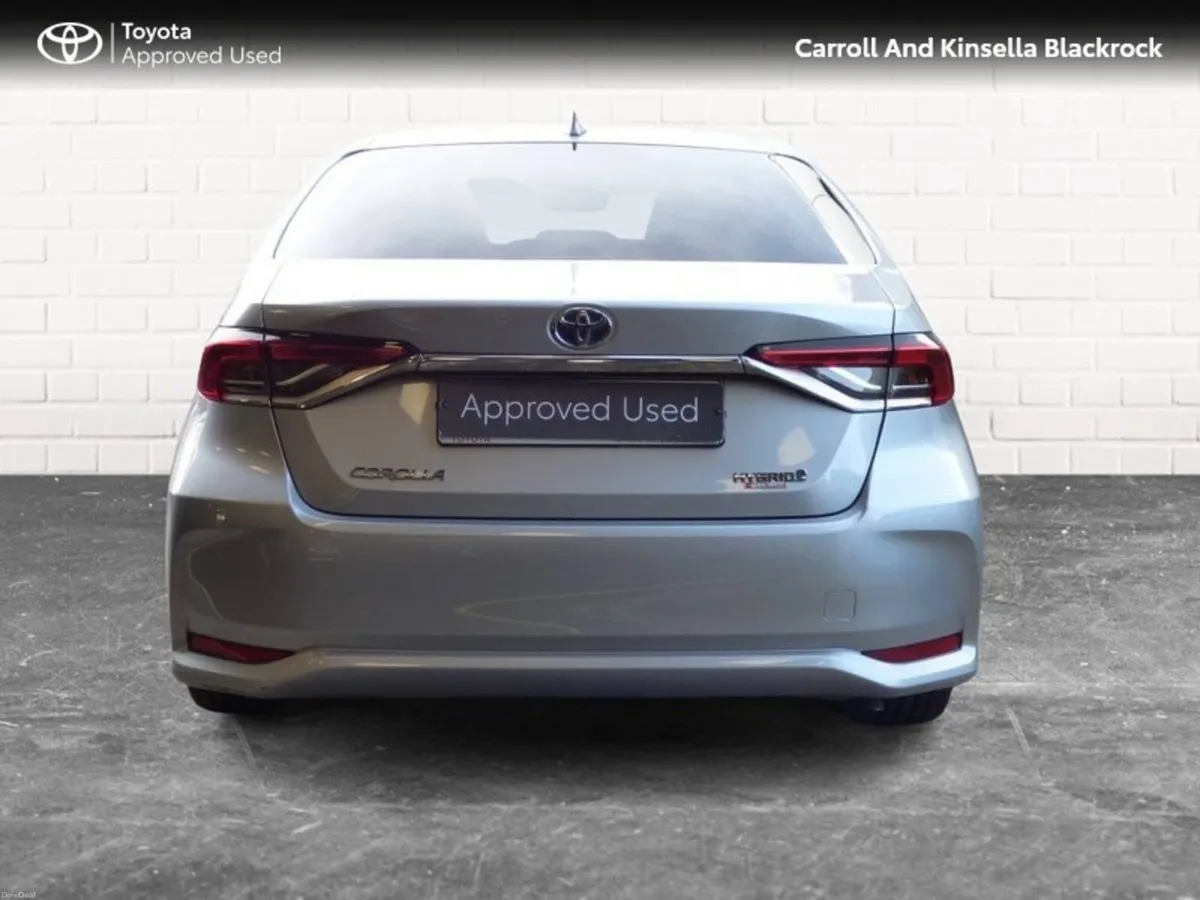 Toyota Corolla Hybrid Luna Sport Saloon - Image 4