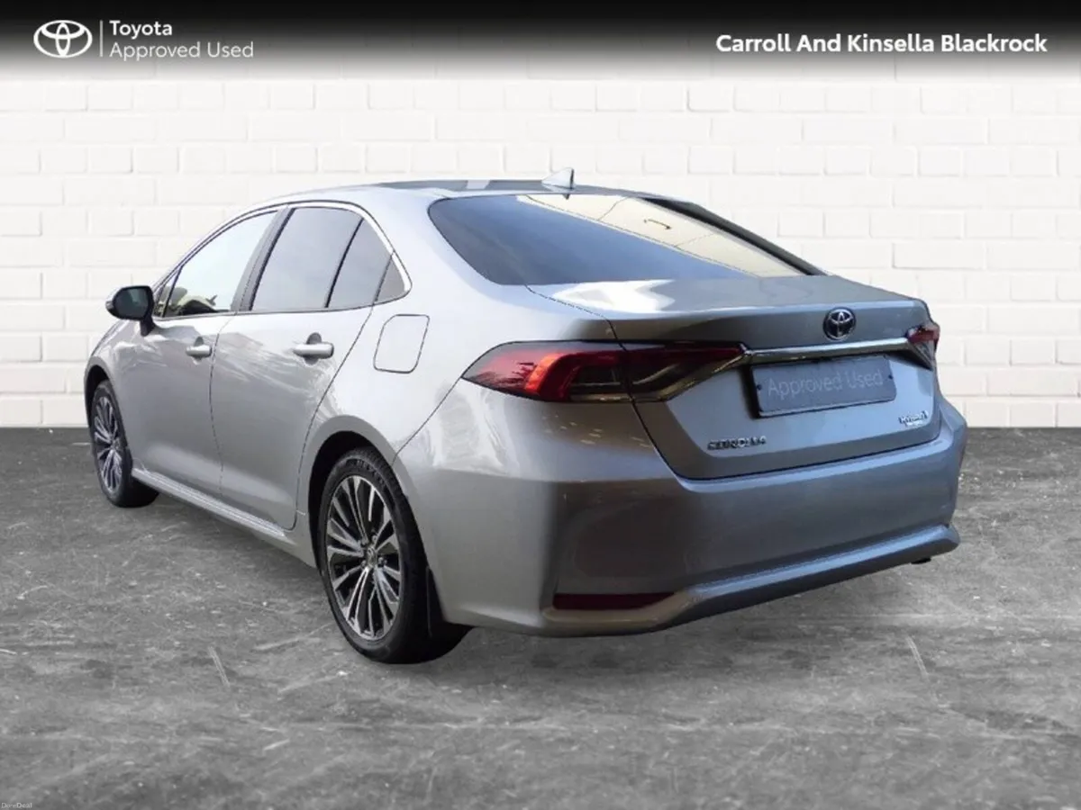 Toyota Corolla Hybrid Luna Sport Saloon - Image 2