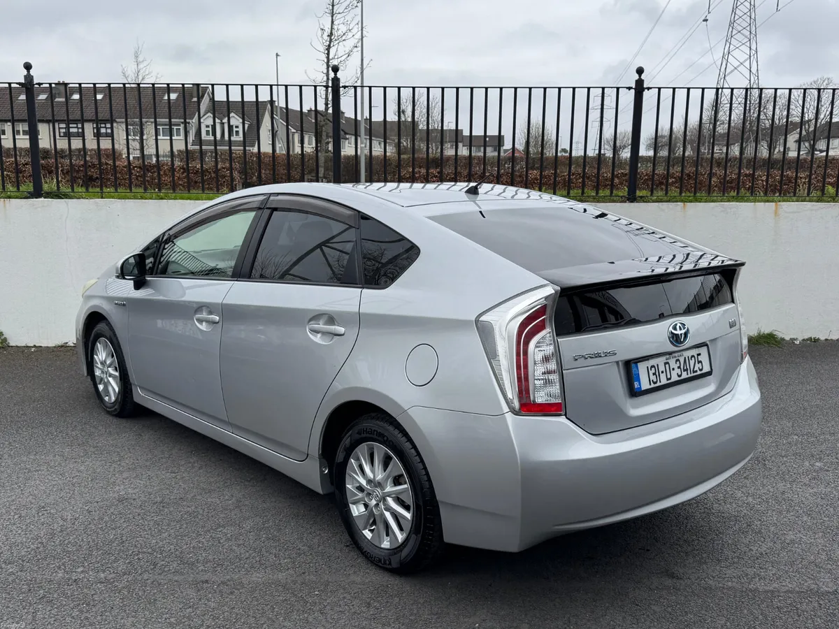Toyota Prius 1.8 HYBRID 2013 // LOW KMS - Image 3