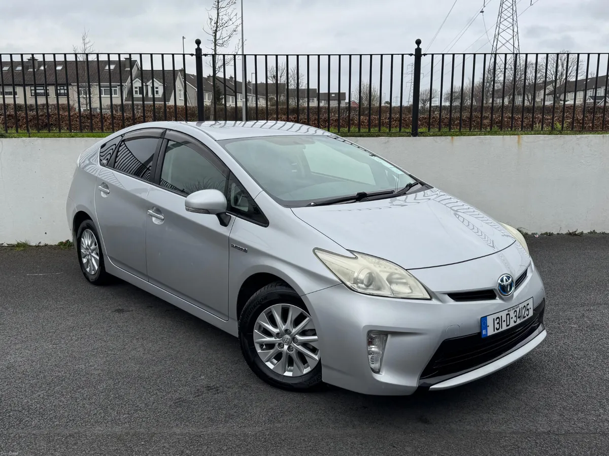 Toyota Prius 1.8 HYBRID 2013 // LOW KMS - Image 1