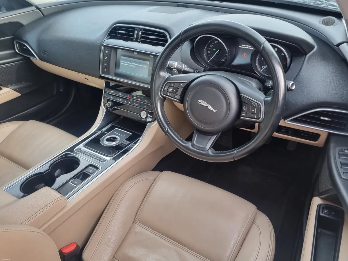 Jaguar XE 2016 - Image 4