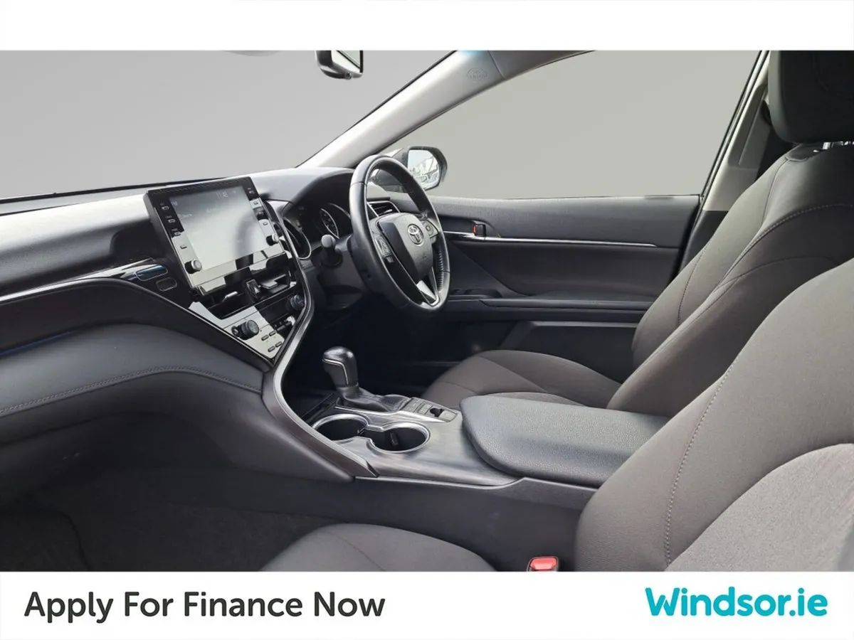 Toyota Camry HYBRID AUTO - Image 4