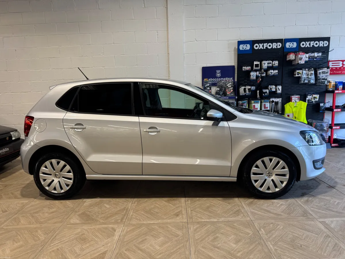 Volkswagen Polo 2013 AUTO - Image 2