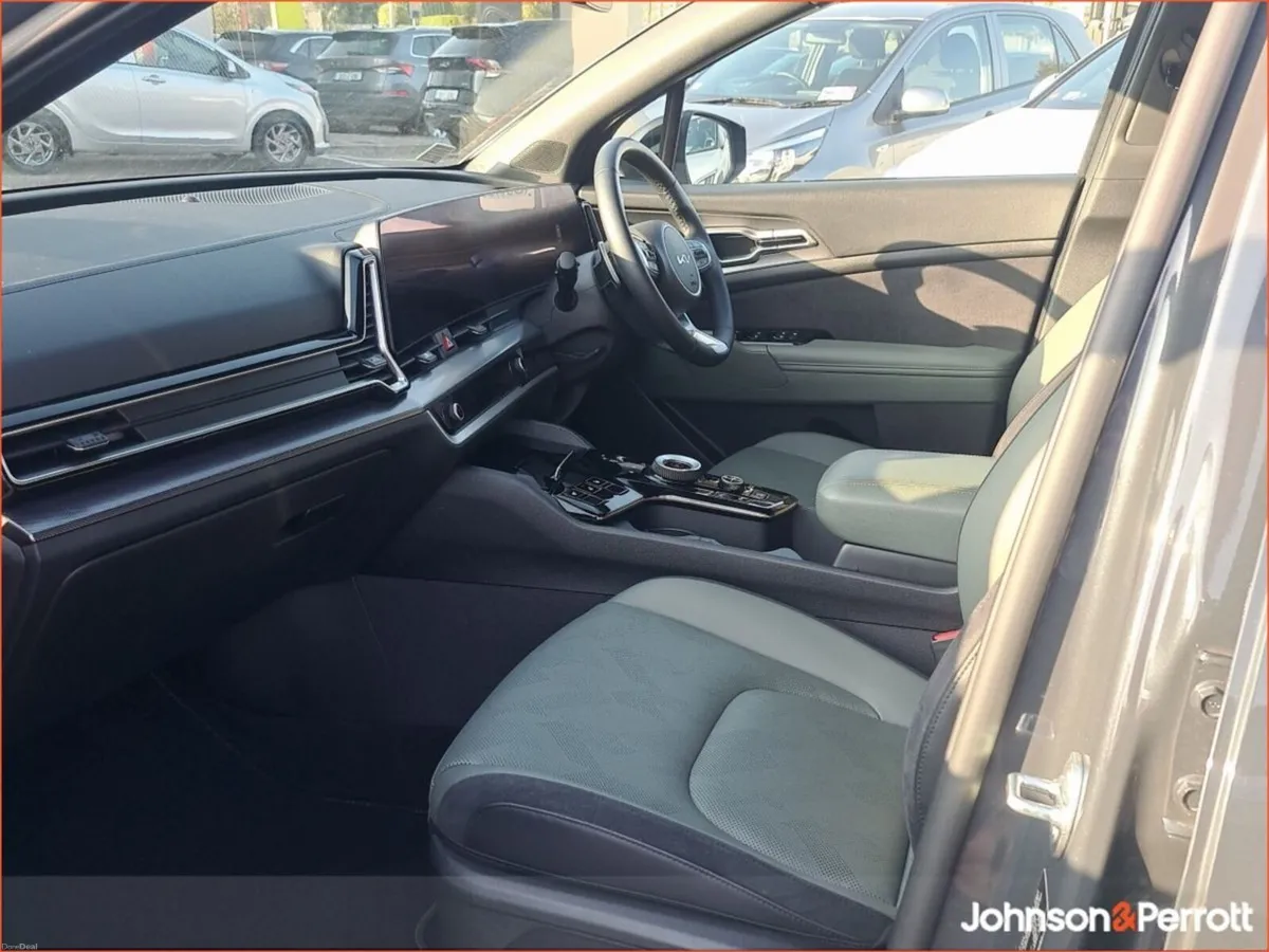 Kia Sportage Anniversary Edition Plug-in Hybrid - Image 3