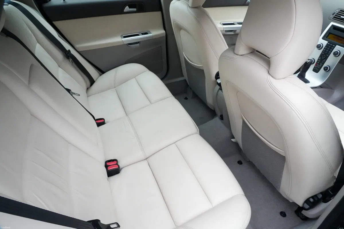 2012 Volvo V50 Diesel Manual 1.6 - 1 Owner - Image 4