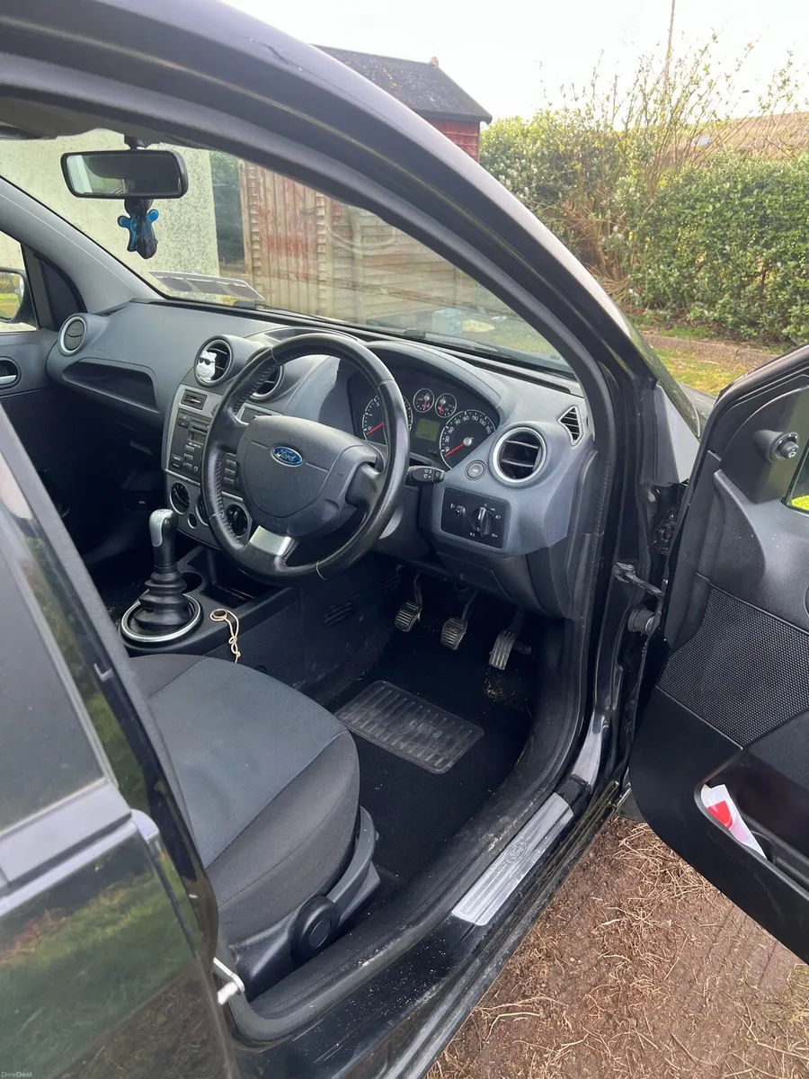 Ford fiesta - Image 4