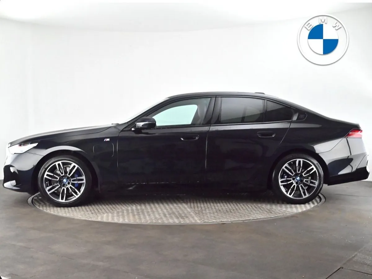 BMW 5-Series 530e M Sport Saloon - Image 3