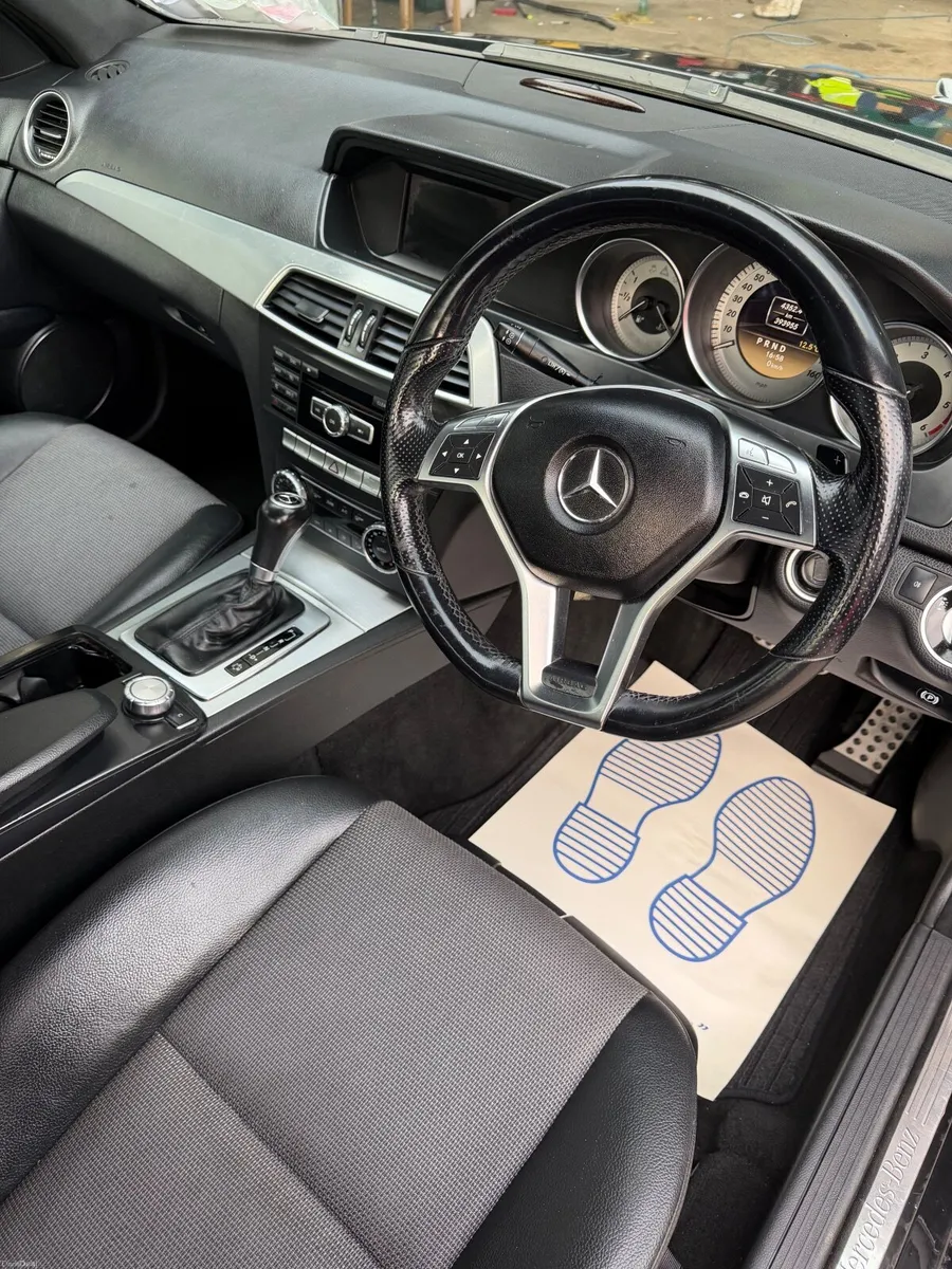 Mercedes-Benz C-Class 2011 - Image 2