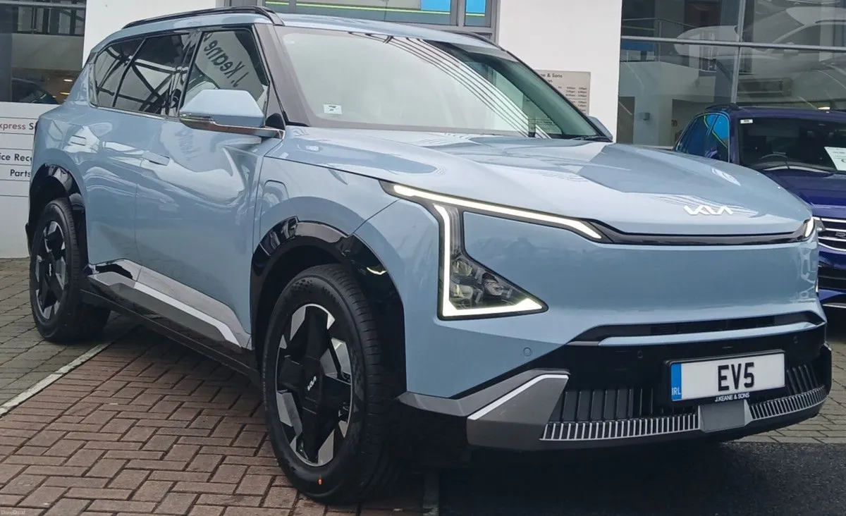 Kia EV5 Earth 2 **SAT NAV, HEATED FRONT & REAR SEA - Image 1