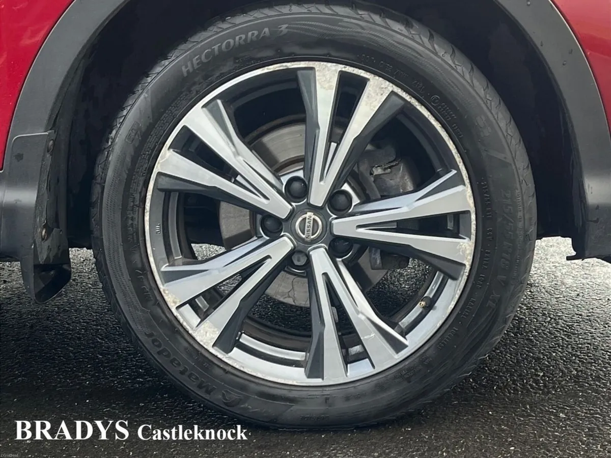 Nissan Qashqai Diesel SV PREMIUM--Panoramic Glass - Image 4