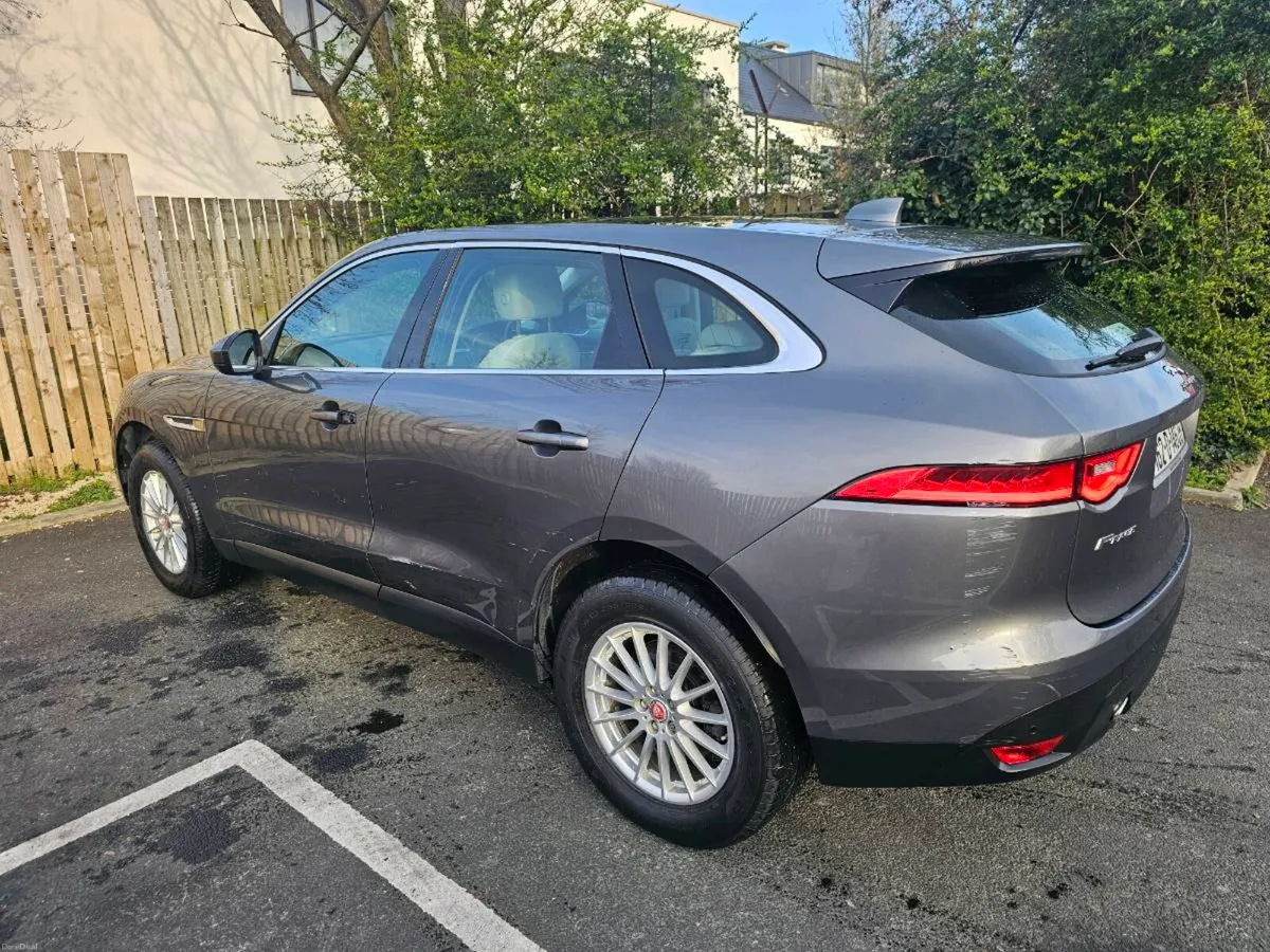 JAGUAR F-PACE SUV 3.0 LITER DIESEL - Image 3