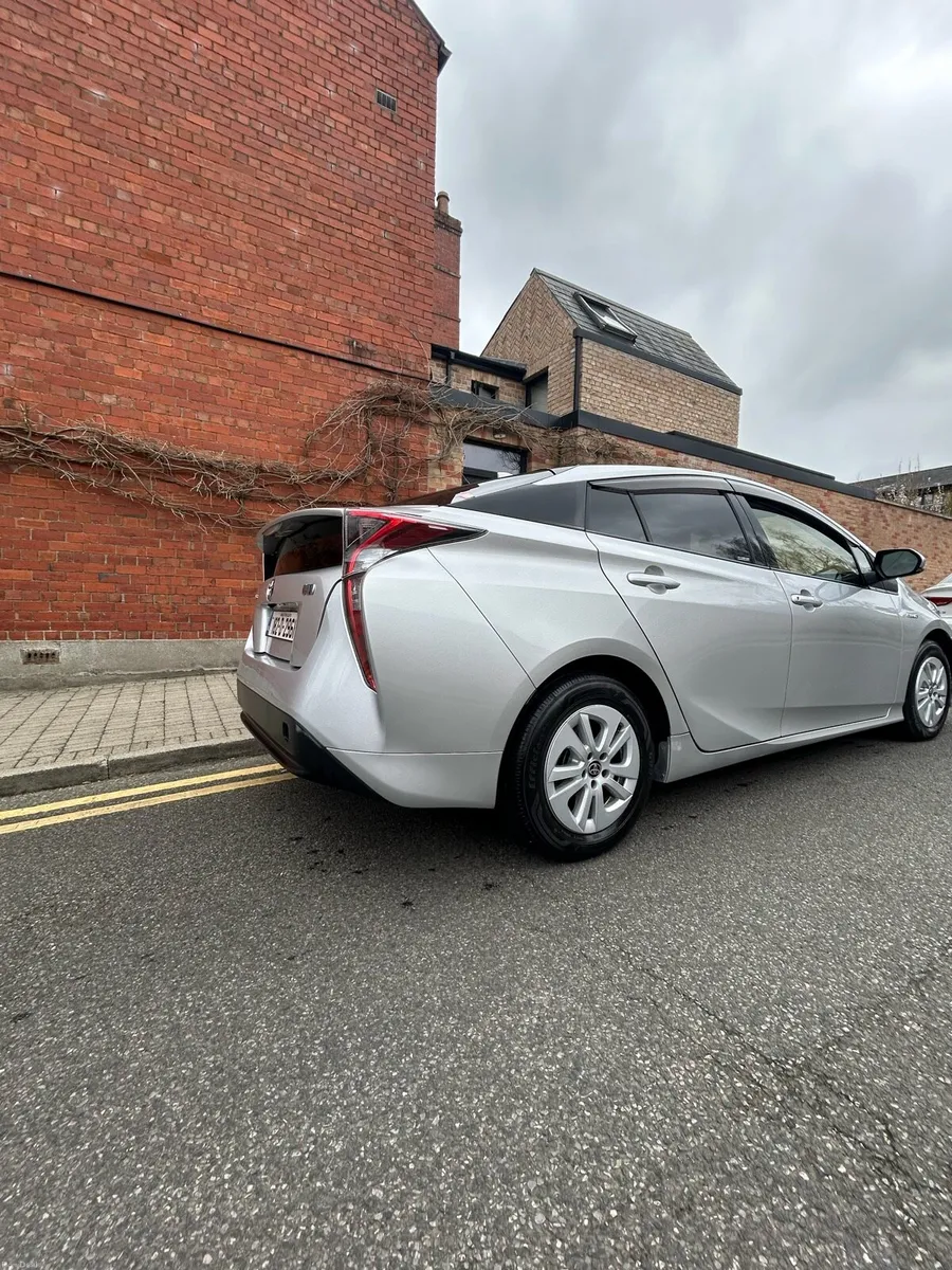 182 Toyota Prius - Image 2