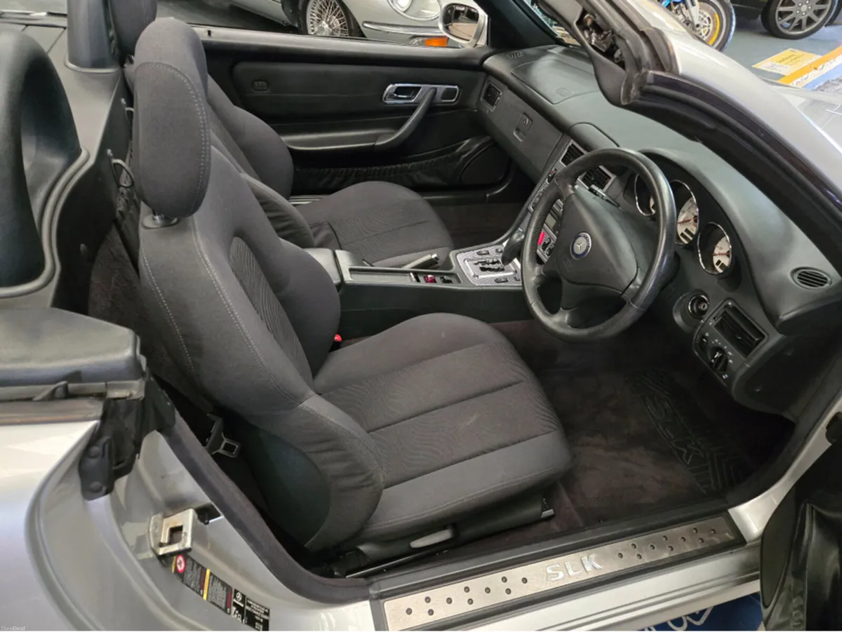 Mercedes-Benz SLK KOMPRESSOR AUTO// STUNNING LOW M - Image 4