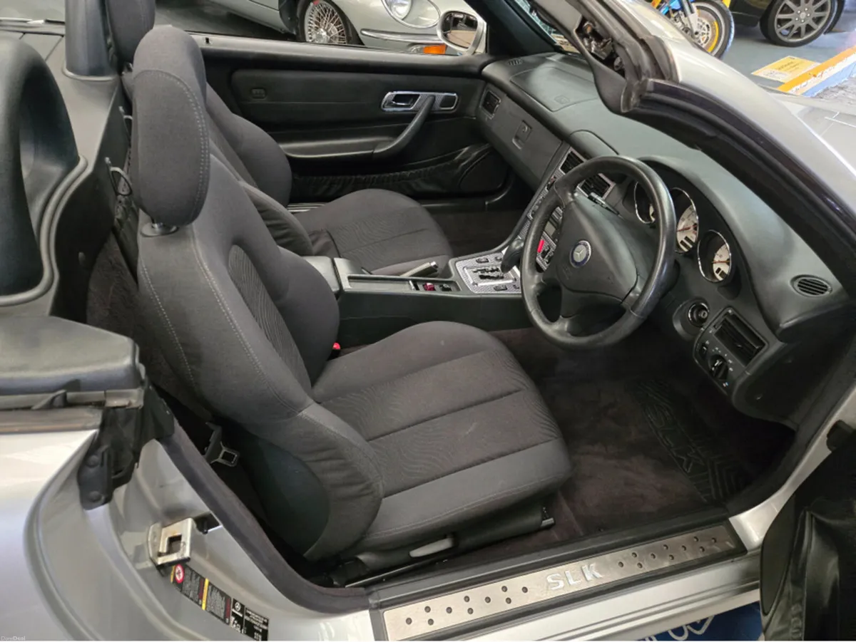 Mercedes-Benz SLK KOMPRESSOR AUTO// STUNNING LOW M - Image 2
