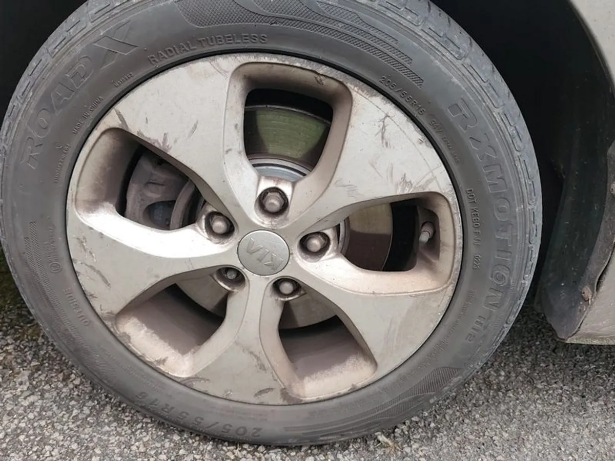 2015 Kia Carens - Image 4