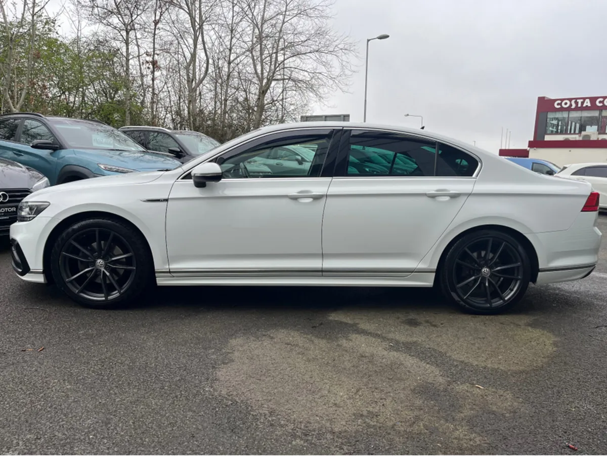 Volkswagen Passat 2.0 DIESEL R-LINE **CLASS SPEC** - Image 4