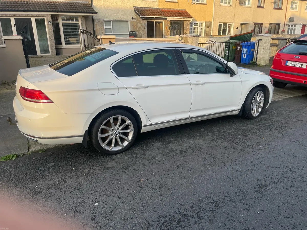 Volkswagen Passat - Image 2