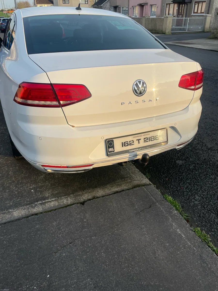 Volkswagen Passat - Image 1