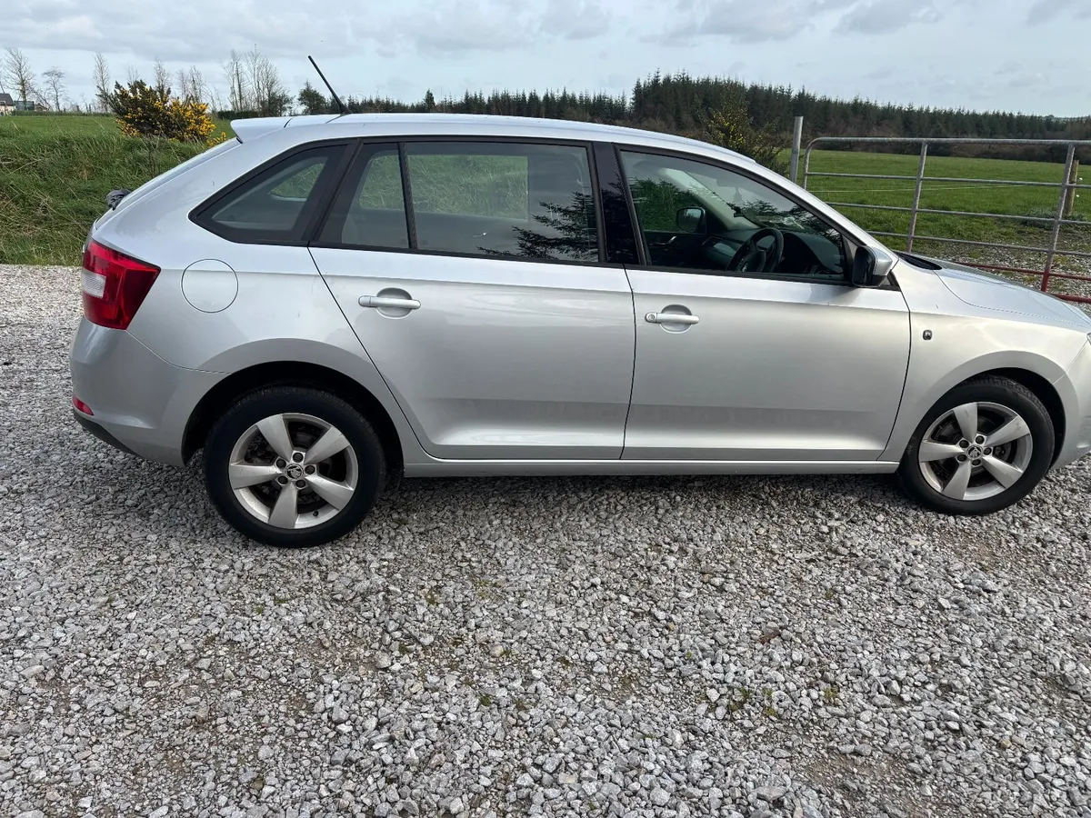 Low miles Skoda Rapid 2014 1,2 petrol - Image 2