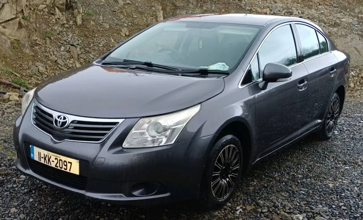 2011 TOYOTA AVENSIS - Image 1