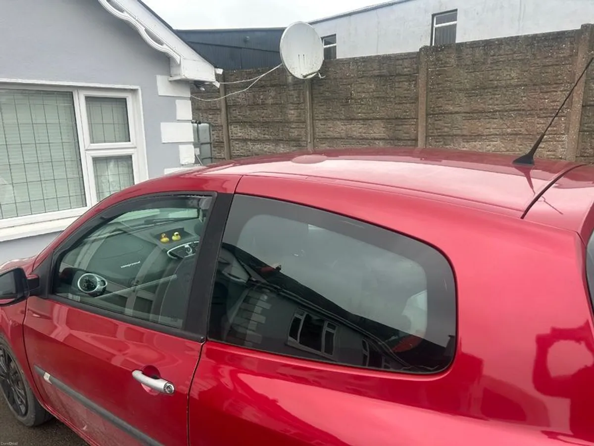 2010 Renault Clio - Image 2