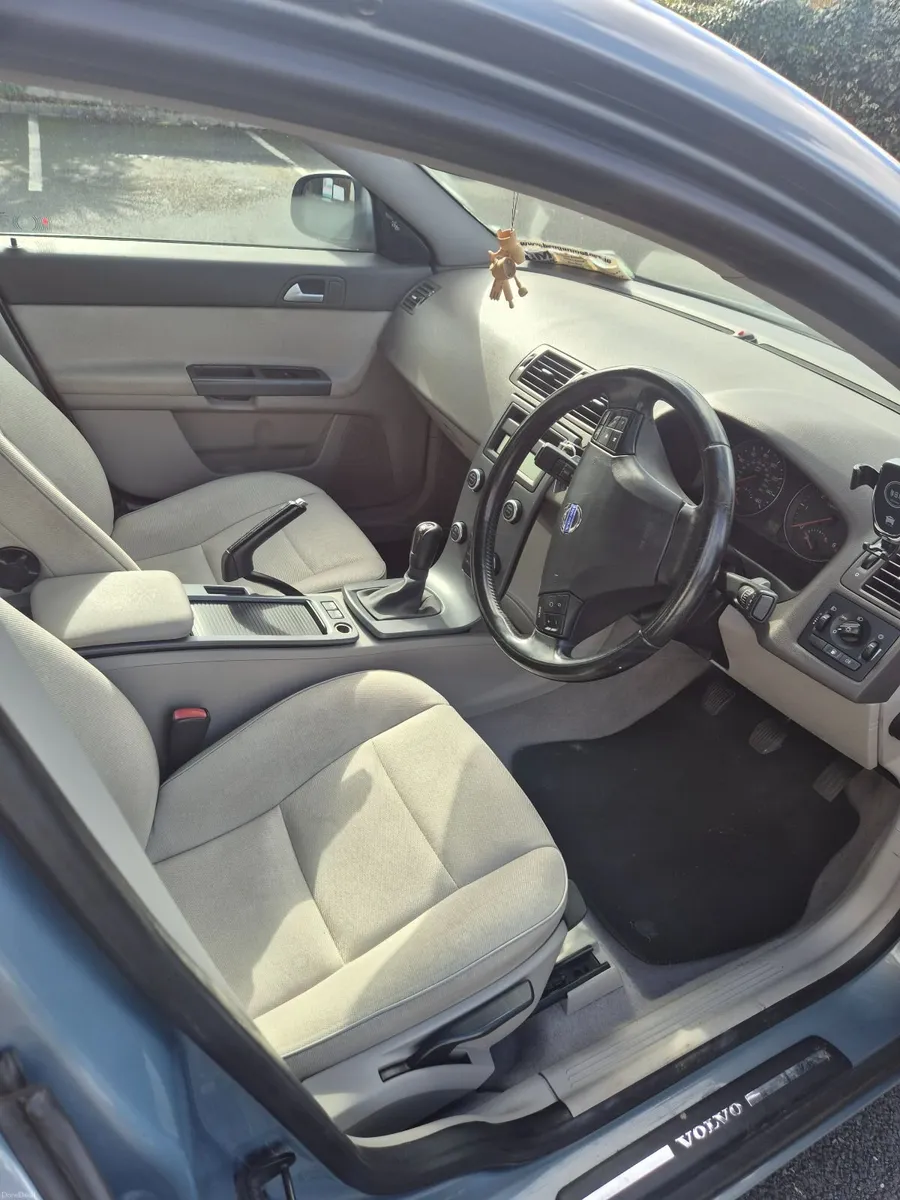 Volvo S40 2010 - Image 2