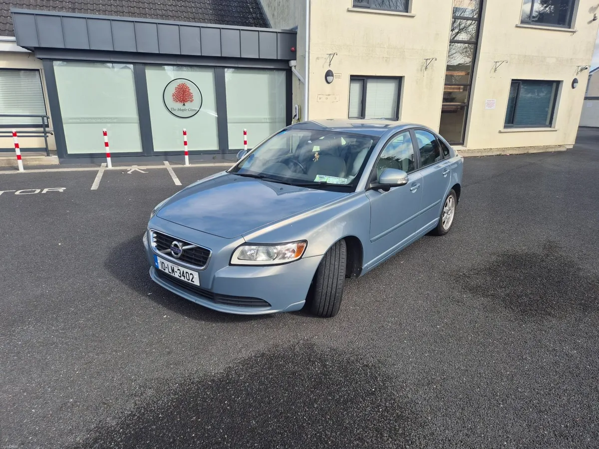 Volvo S40 2010 - Image 1