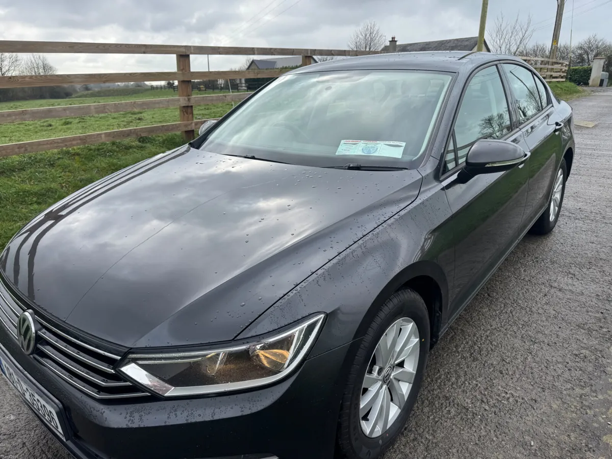 Volkswagen Passat 2018,Automatic - Image 2