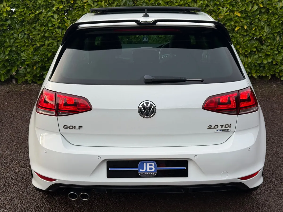 Volkswagen Golf 2.0TDI R-Line **Pan Roof** - Image 3