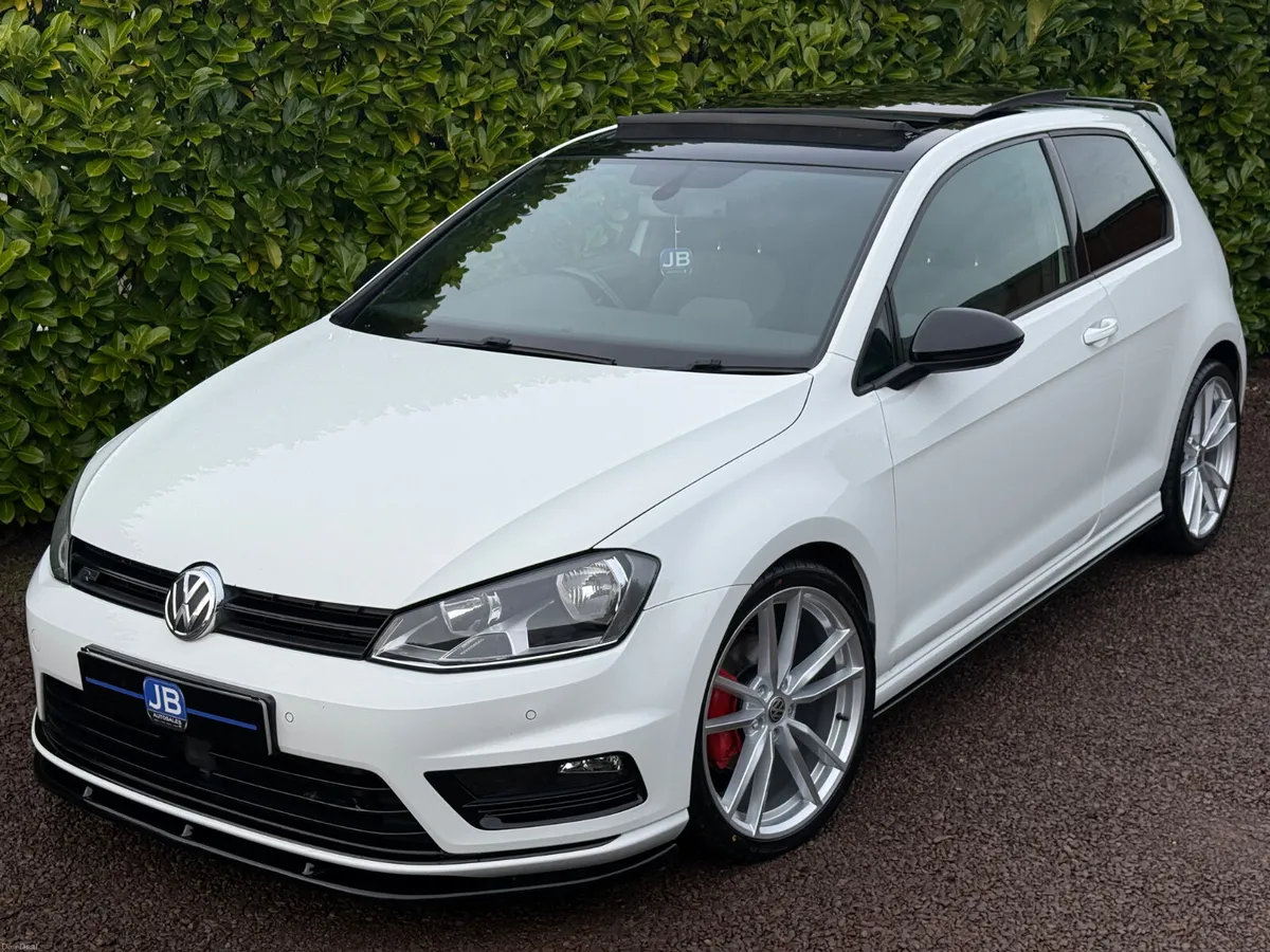 Volkswagen Golf 2.0TDI R-Line **Pan Roof** - Image 1