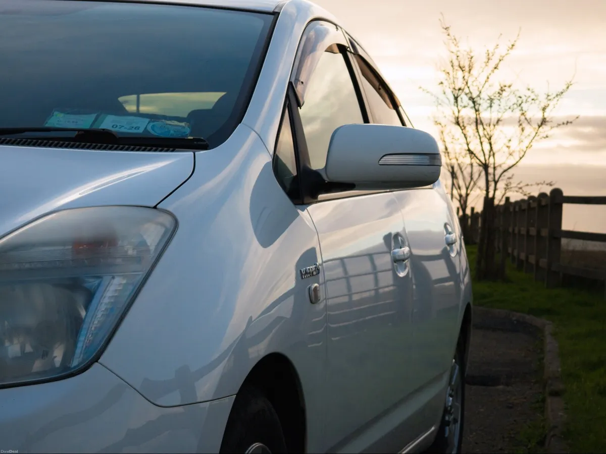 Toyota Prius 2010 Auto Hybrid - Image 4