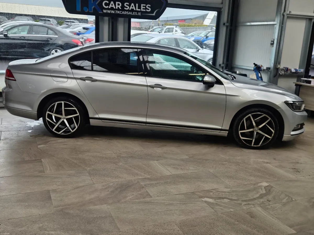 18 VOLKSWAGEN PASSAT TRENDLINE AUTOMATIC - Image 2