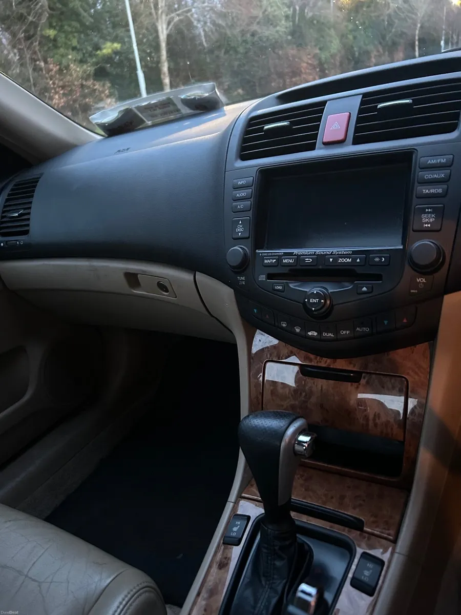 Honda Accord 2004 - Image 2