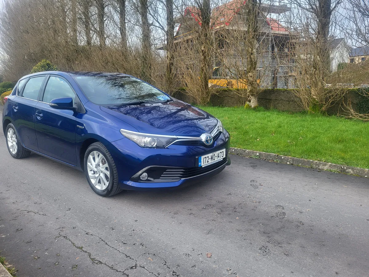 Toyota Auris HYBRID AUTOMATIC - Image 3
