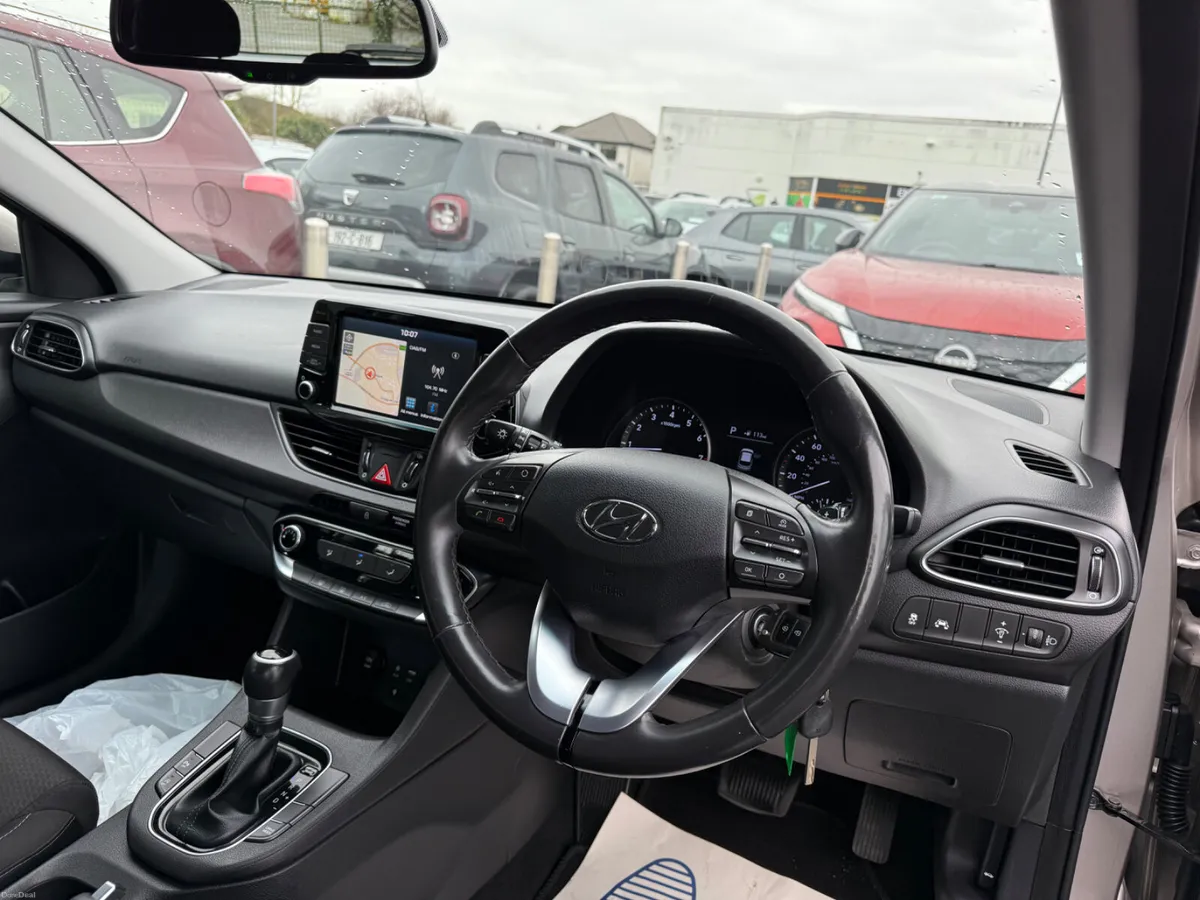 182 Hyundai i30 1.4 Petrol Automatic Estate. - Image 4