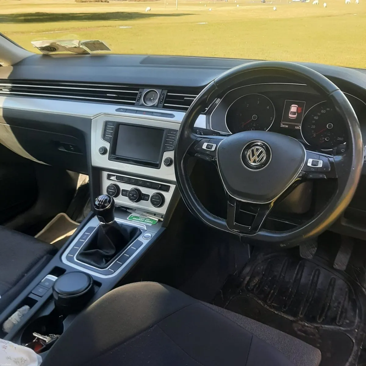 Volkswagen Passat 2015 - Image 2