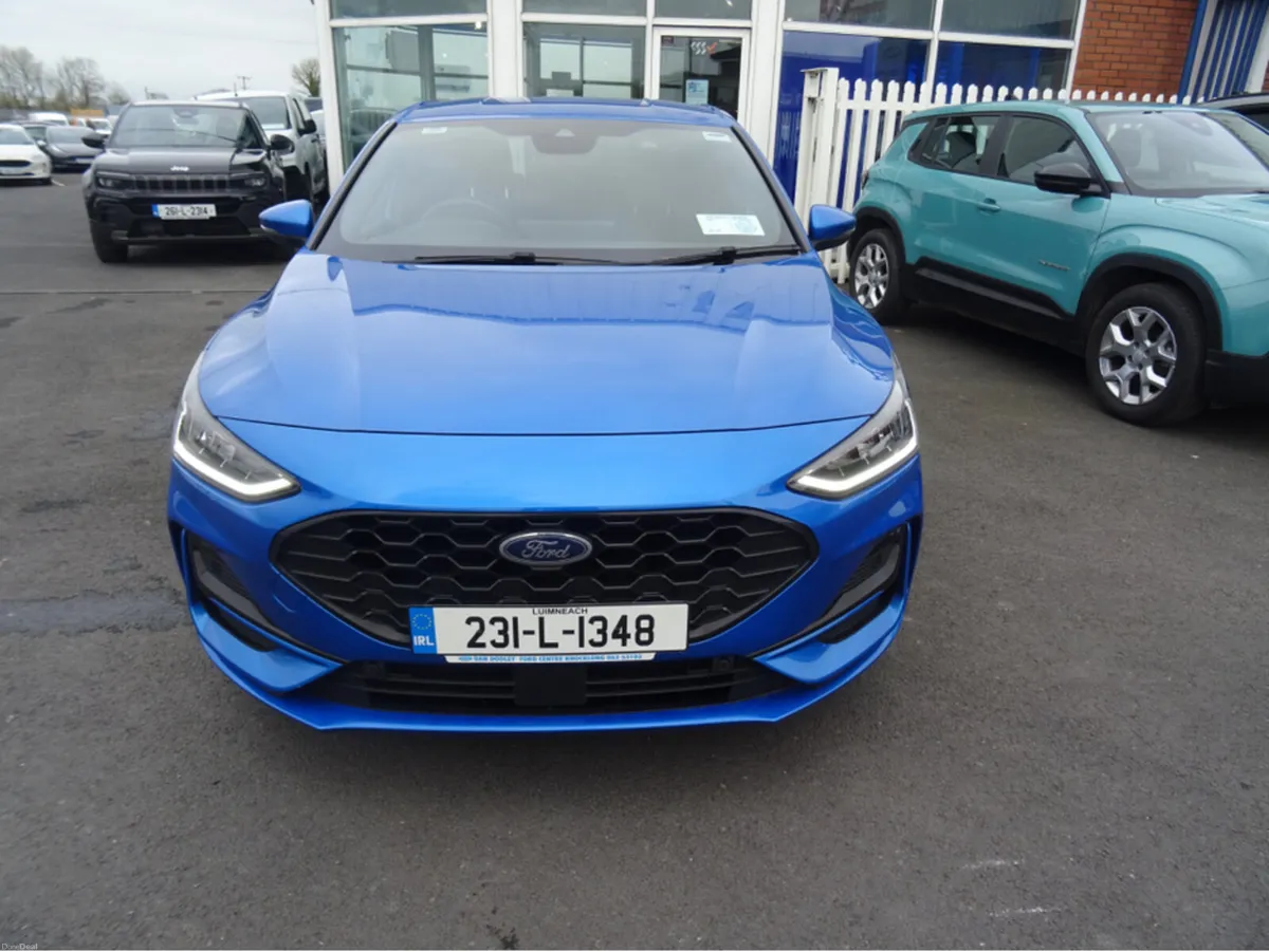Ford Focus ST-LINE 1.0T 125 M6 FWD 4DR - Image 3
