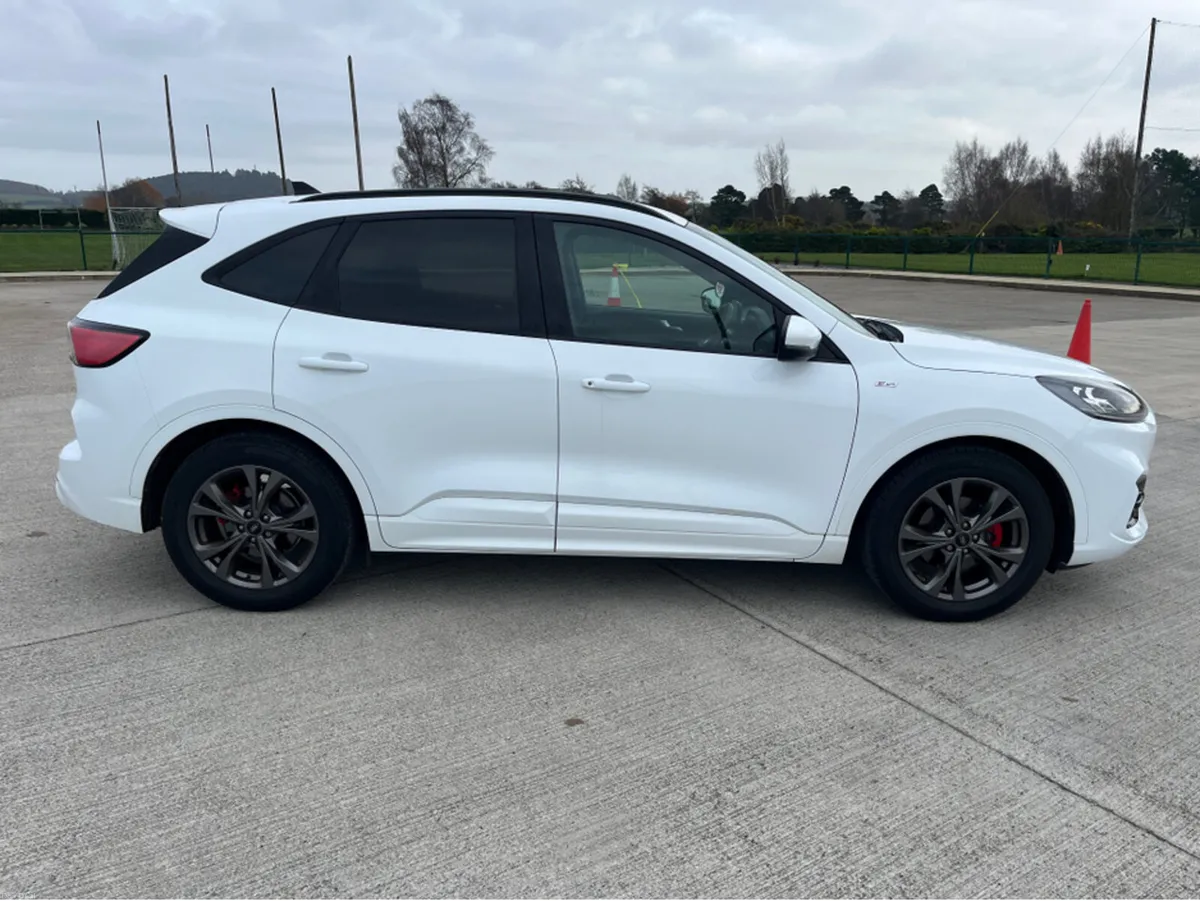 Ford Kuga 1.5 TDCi ST LINE - Image 4