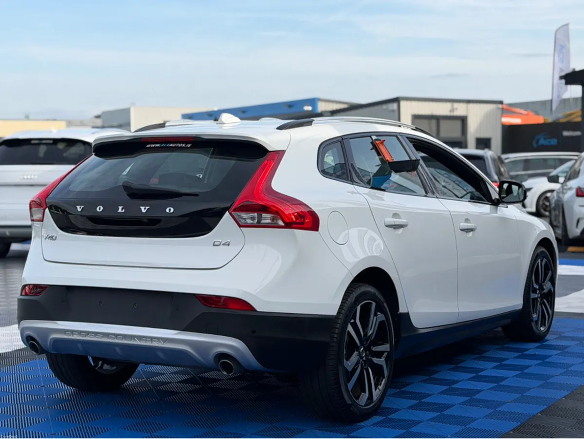 Volvo V40 4WD - 2.0L DIESEL - AUTO - 12M WARRANTY - Image 2