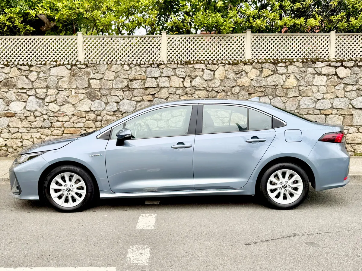 Toyota Corolla 2020!! SOL !! HYBRID!!IRISH CAR!! - Image 4